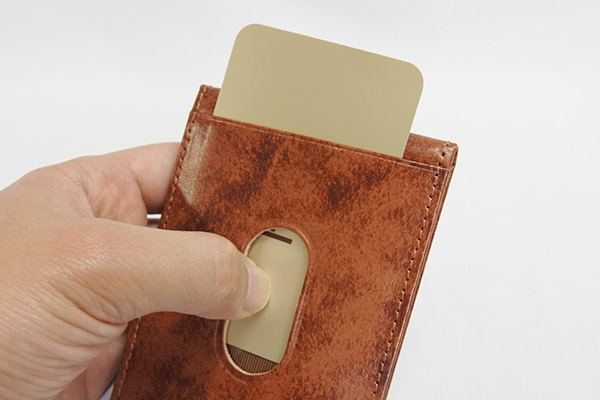 アンティークレザー　縦型パスケース 裏面は片手で取り出し可能なパスケース