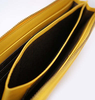 バイカラー　L字ファスナー長財布 内側真ん中には、小銭入れなどに使えるオープンポケットがあります。